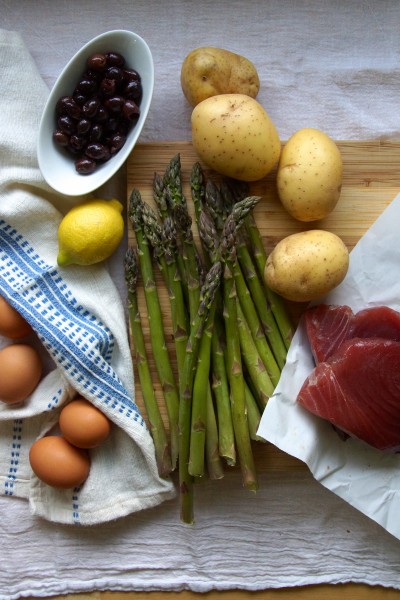 Tuna & Asparagus Niçoise Salad